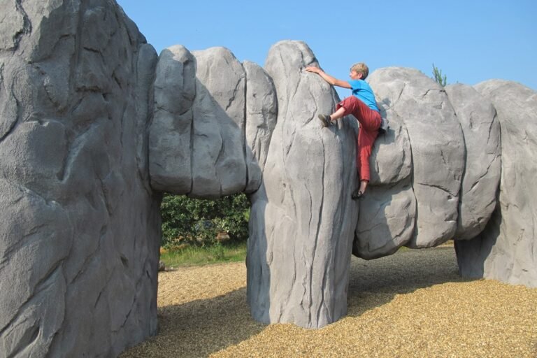 Climb at Fairlop Waters Boulder Park Rockworks 768x512