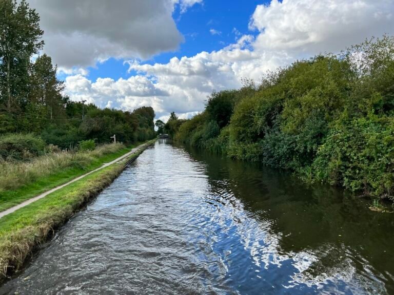 Paddle on the Birmingham Canal from Kingsbury 768x576