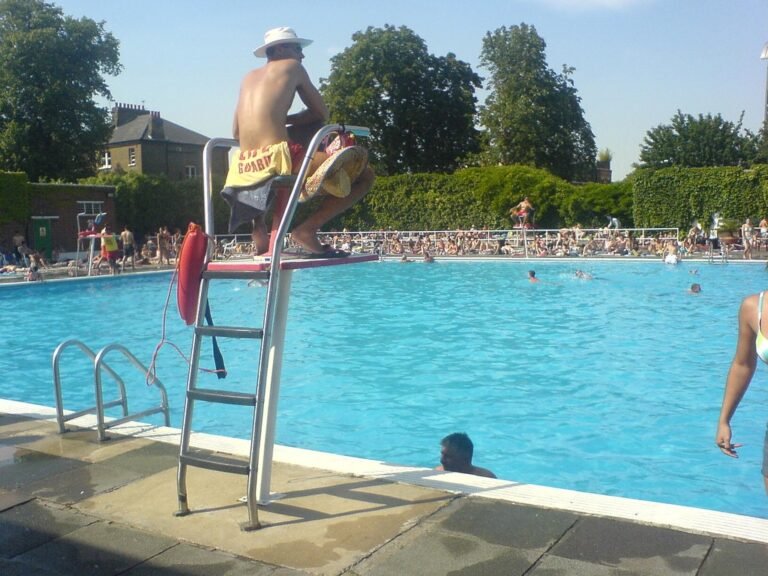 Swim at Brockwell Lido 768x576