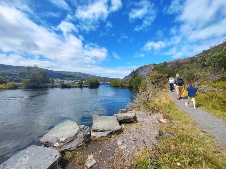 Walk at Padarn Lake 1 768x576
